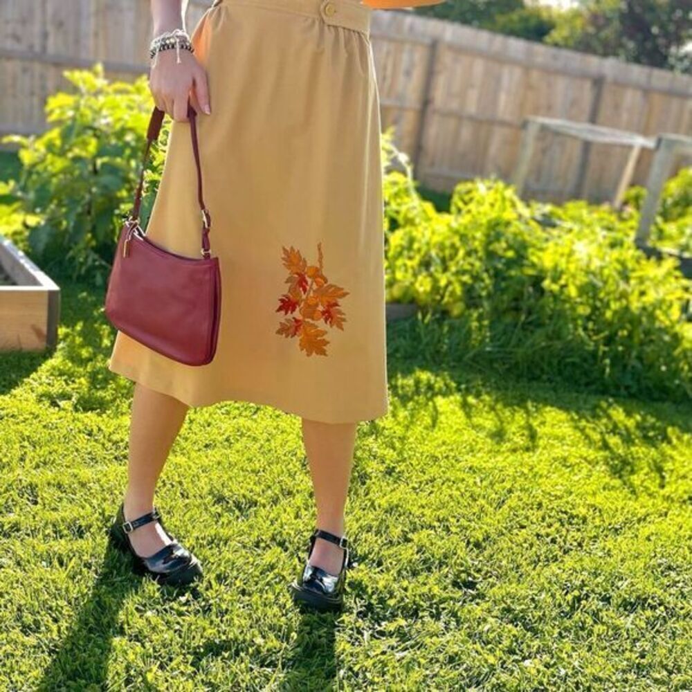 Vintage Surrey Cottagecore Tan Corduroy Wrap Skirt Mid Length Approx Size XS